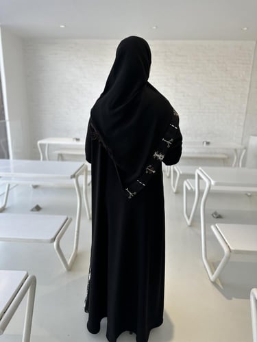 نص كلوش مع لينن رايون مطرز