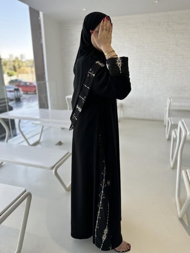 نص كلوش مع لينن رايون مطرز