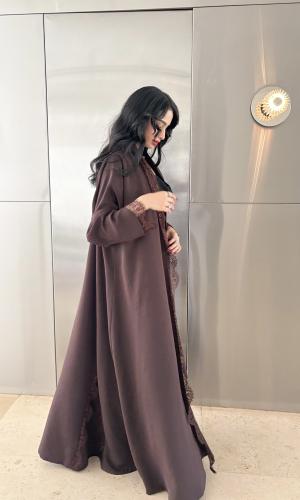 عباية كلوش مزينة بالدانتيل الفاخر