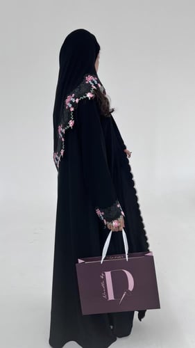 عبايه كلوش مع تطريز يدوي