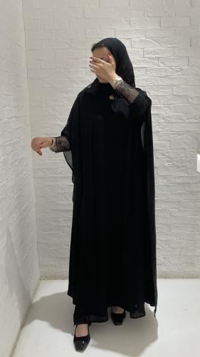 عبايه من الشيفون والدانتيل الناعم