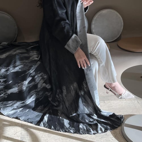 كلوش مموج مع ثنية من الامام والاكمام