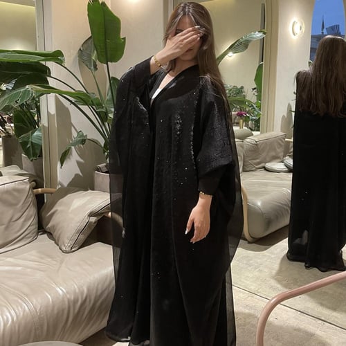 بشت سهرة مع كريستال أسود