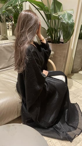 بشت سهرة مع كريستال أسود