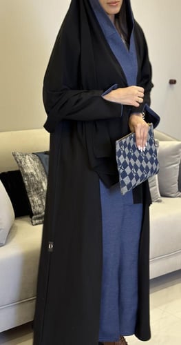 جوخ نص كلوش مع جينز من الأمام