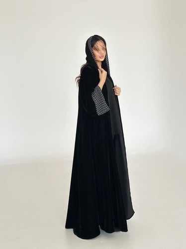 عبايه مخمل مع الشيفون المنقط