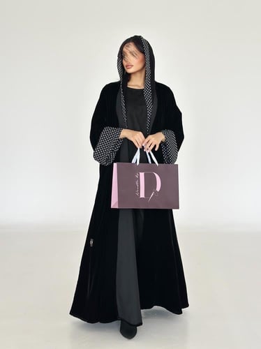 عبايه مخمل مع الشيفون المنقط