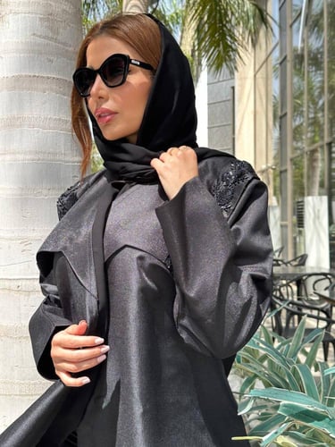 تفته نص كلوش مع شك خرز اسود