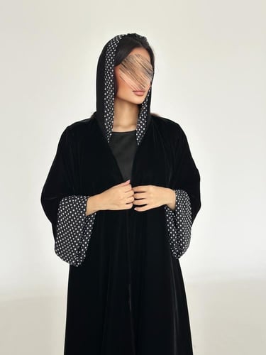 عبايه مخمل مع الشيفون المنقط