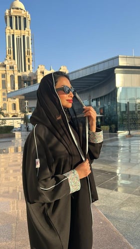 نص بشت مزينه بالقيطان