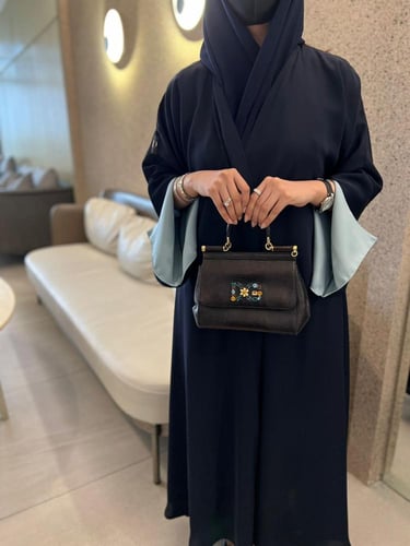 نص كلوش مع اكمام ذات فتحة