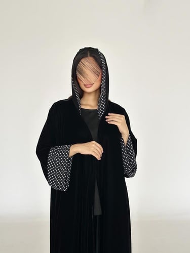 عبايه مخمل مع الشيفون المنقط