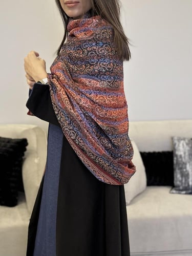 جوخ نص كلوش مع جينز من الأمام