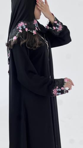 عبايه كلوش مع تطريز يدوي