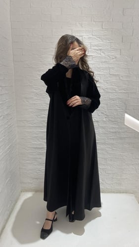 بليزر من المخمل مع الكريب والدانتيل