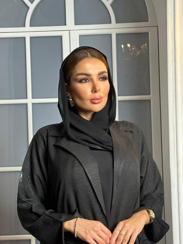 بليزر اسود مع كسرة من الخلف