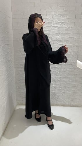 عبايه كلوش مزينه الاكمام