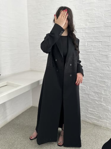 بليزر أسود مع جاكار