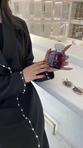 بليزر مزين باللولو مع كسرات من الخلف