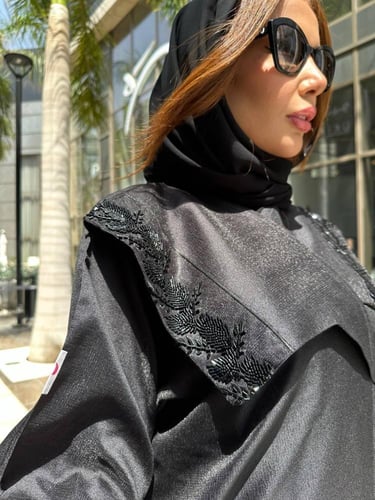 تفته نص كلوش مع شك خرز اسود