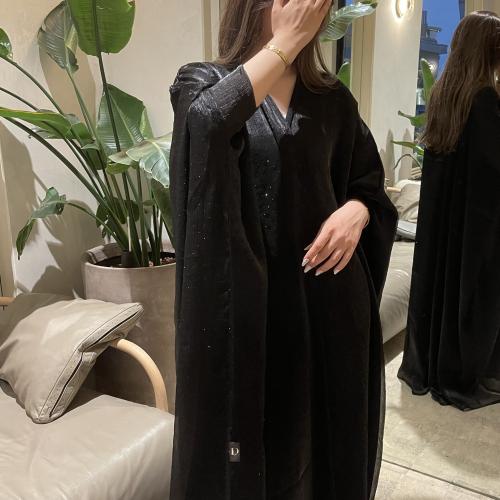 بشت سهرة مع كريستال أسود