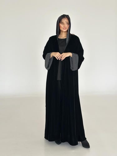 عبايه مخمل مع الشيفون المنقط