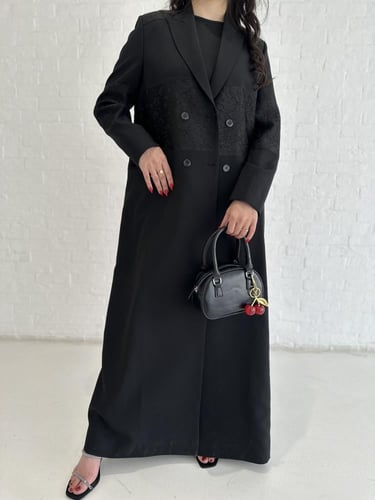 بليزر أسود مع جاكار