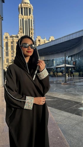 نص بشت مزينه بالقيطان