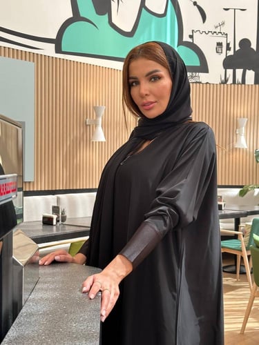 عبايه عمليه مع سحاب واكمام استرتش