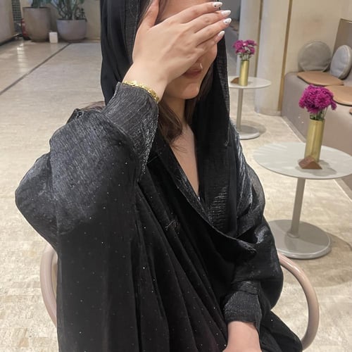 بشت سهرة مع كريستال أسود