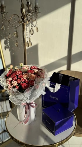 باقة ورد مع شوكلت بوكودور
