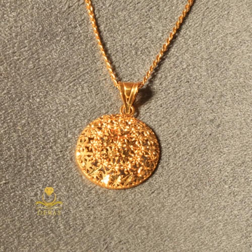 قلادة مع تعليقة دائرية ذهب صافي عيار 21