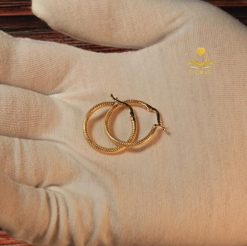 حلق دائري تصميم مميز ذهب صافي عيار 18