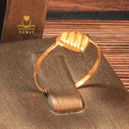 طقم ناعم بتصميم قلب ذهب صافي عيار 18