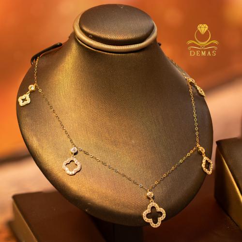 قلادات ذهب عيار 18