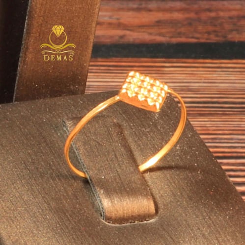 طقم ناعم بتصميم معين ذهب صافي عيار 18