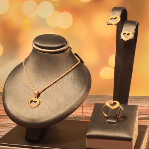 طقم ذهب تصميم قلب عيار 18