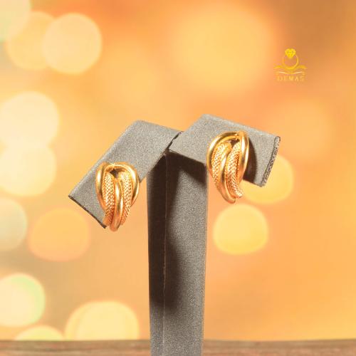 حلق ذهب تصميم مميز عيار 18