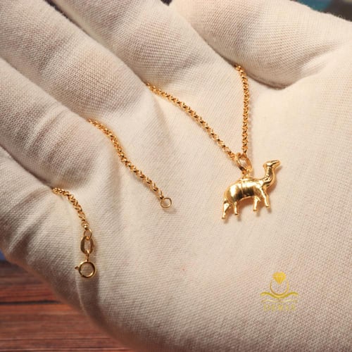 قلادة ذهب تصميم جمل عيار 18