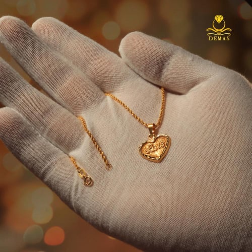 قلادة ذهب تصميم قلب LOVE عيار 18