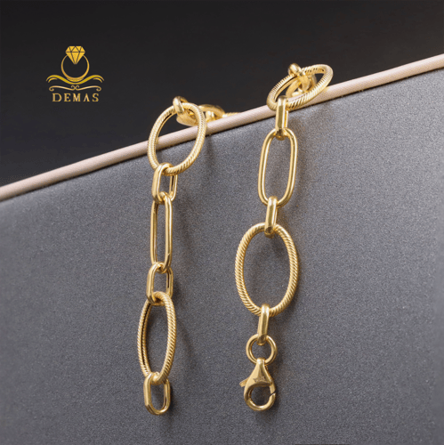 اسوارة مع تعليقة حقيبة شانيل عيار 18