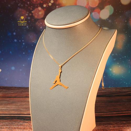 قلادة بتصميم جوردان ذهب صافي عيار 18