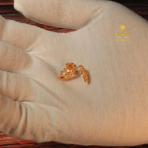 حلق ورق الشجر تصميم مميز ذهب صافي عيار 21