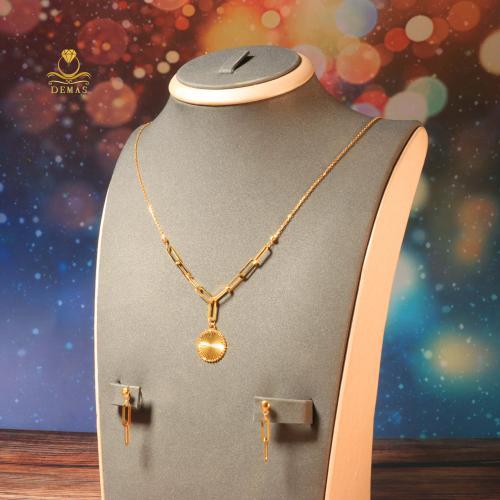 نصف طقم تصميم مميز ذهب عيار 18