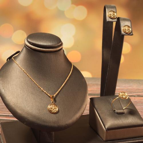 طقم ذهب شعار المملكة عيار 18 وزن 1.1 جرام طول 18 إ...