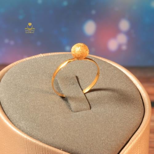 خاتم ذهب صافي تصميم مميز عيار 18