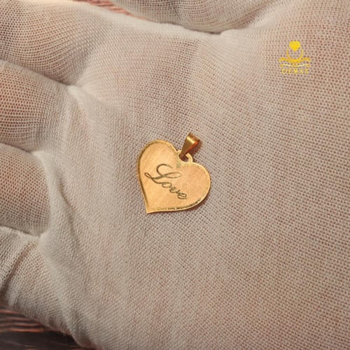 تعليقة ذهب عيار 18 بشكل قلب Love ناعم – وزن 0.3 جر...