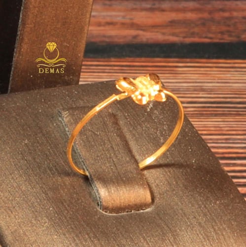 طقم ناعم بتصميم فراشة ذهب صافي عيار 18