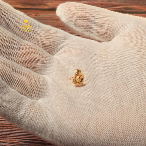 حلق ذهب عيار 18 وزن 0.2 جرام صغير - تصميم زهرة ذهب...