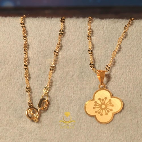 قلادة ناعمة تصميم مميز ذهب صافي عيار 18